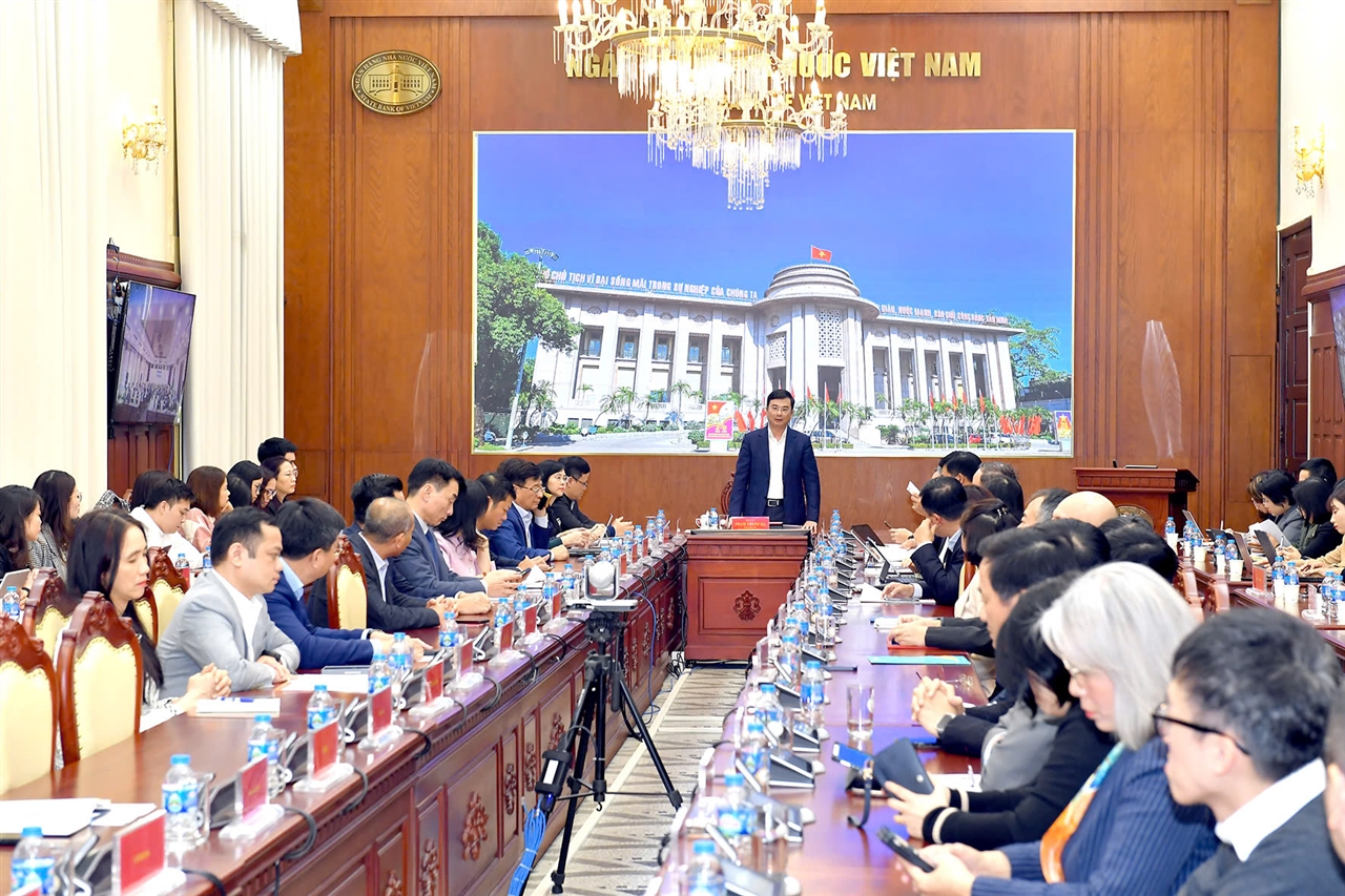 Sau chỉ đạo nóng của Thủ tướng, NHNN họp khẩn với các ngân hàng về vấn đề lãi suất